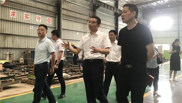 株洲市荷塘區(qū)招商考察團蒞臨公司參觀指導工作
